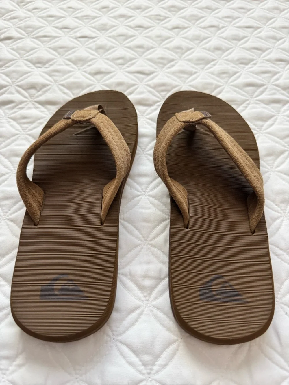 NWOT Quiksilver Carver Suede Core Tan Brown Youth Flip Flop Sandals Size 5